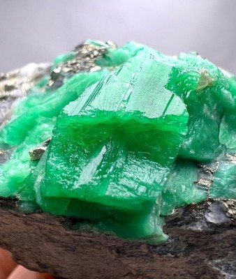 187 Gr. Top Green Panjshir Emerald Crystal With Pyrite On Matrix - Panjshir, AFG