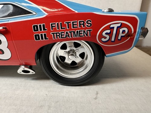 Muscle Machine Richard Petty #43 STP 1969 Dodge Charger (1 of 796) 1:18 Diecast - Picture 7 of 24