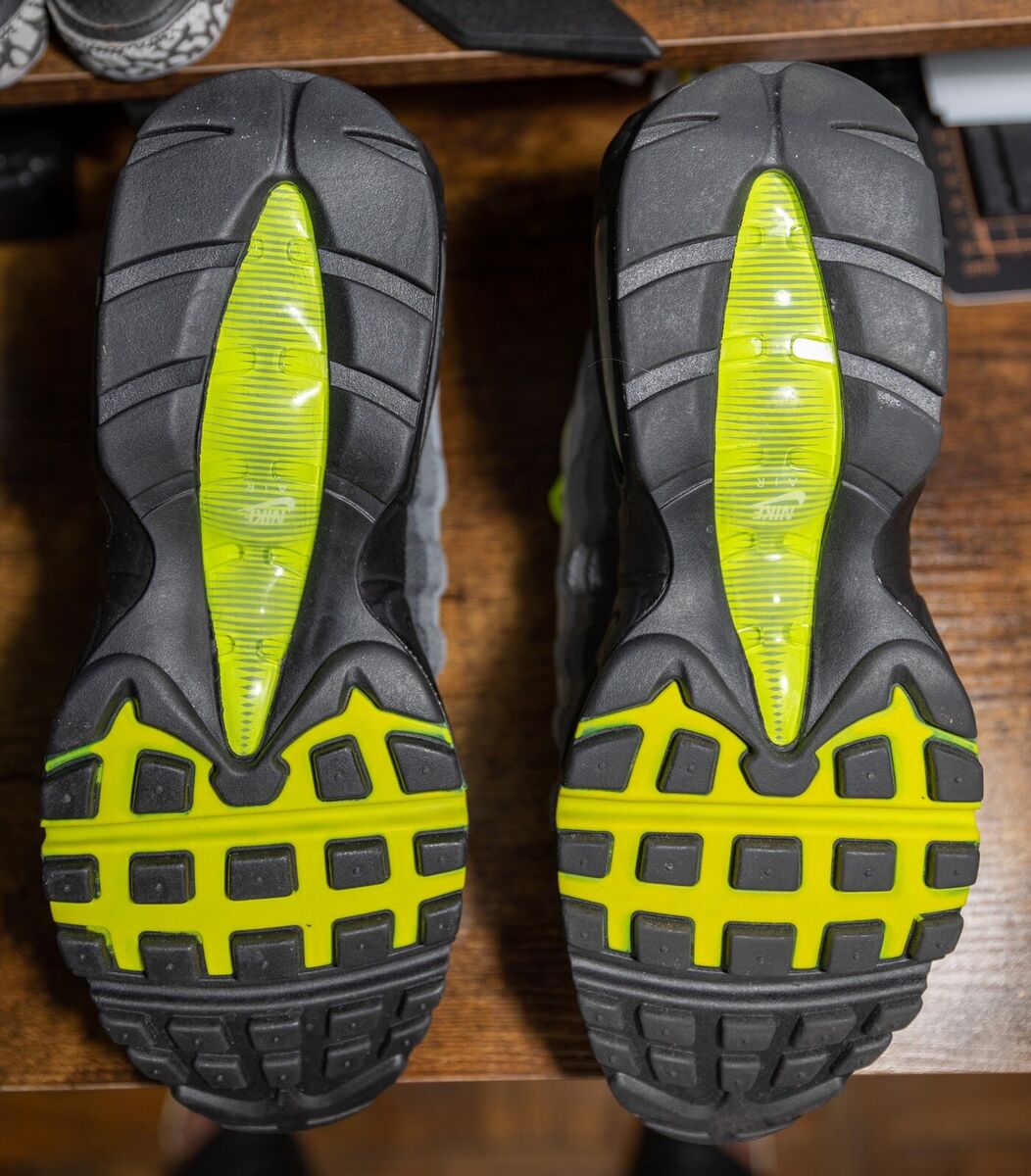 Nike Airmax 95 Patch OG Neon Men's Size 8 - 747137-170 | eBay Nike Airmax 95 Patch OG Neon Men's Size 8 - 747137-170 | eBay