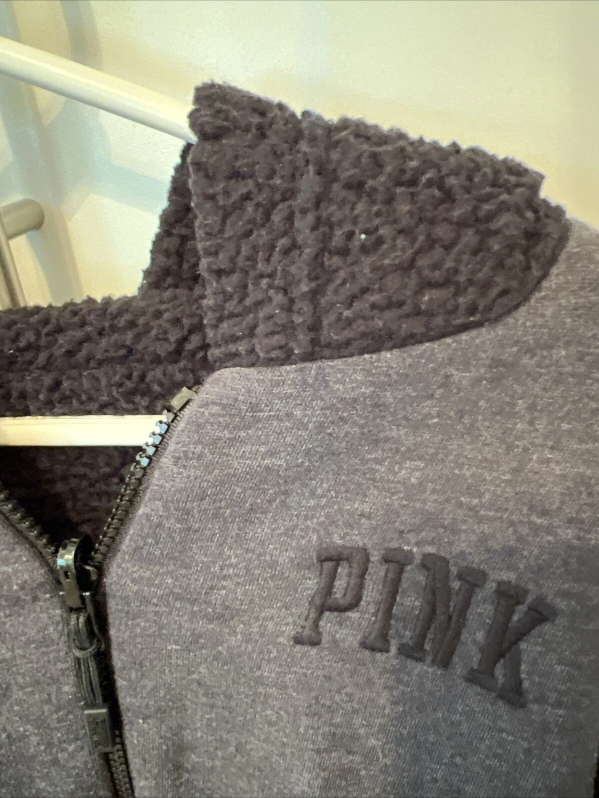 UNDERCOVER Victoria's Secret ROSA Felpa con Cappuccio Foderata Sherpa Full Zip Reversibile Nera Small