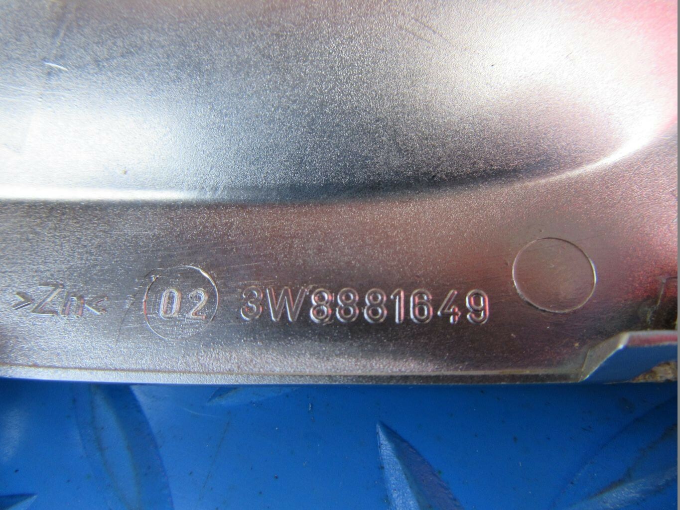 Bentley GT GTC front left seat belt upper cover #6473 
