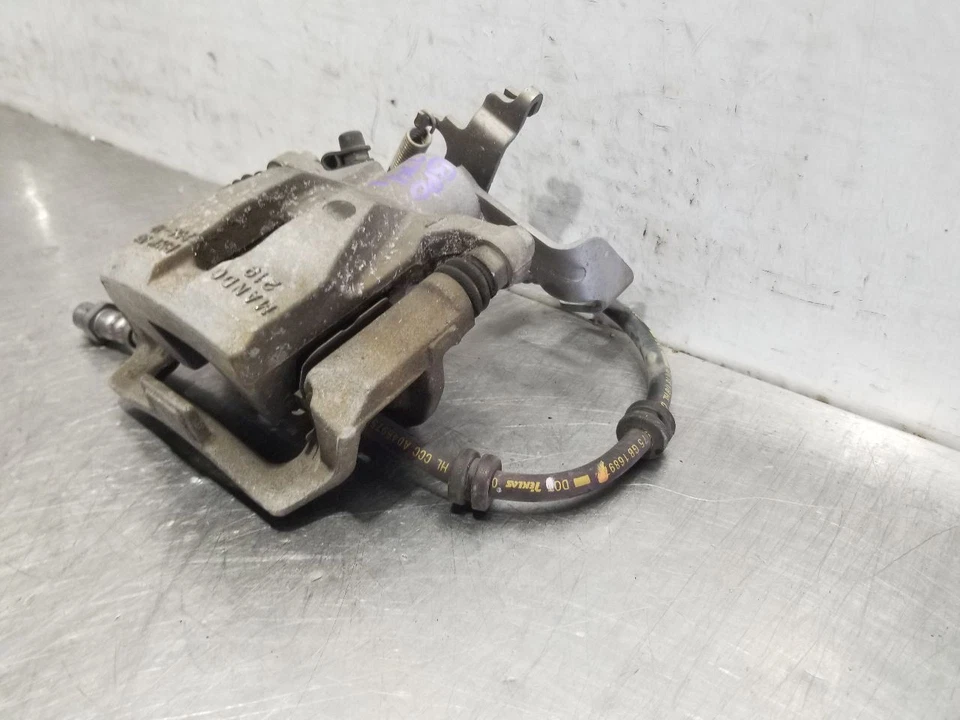 Mini Cooper S 19 2019 2,0 L tracción delantera pinza de freno trasera conductor izquierdo Foto 3 de 4