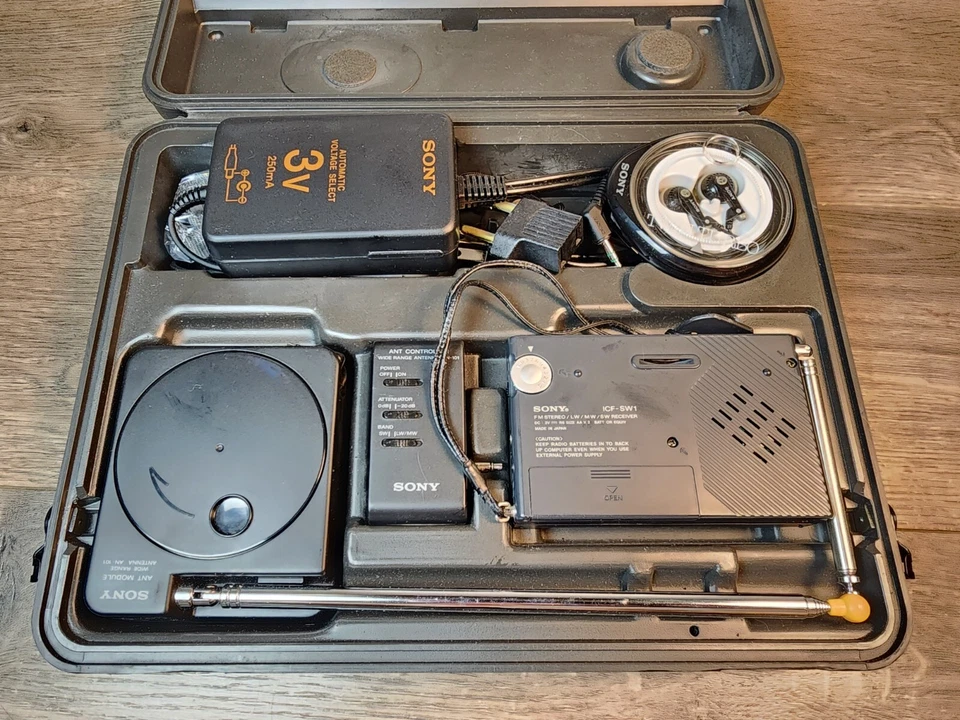 PARA REPUESTOS/ENCENDIDOS SONY ICF-SW1 + ACCESORIOS + ESTUCHE RÍGIDO Foto 3 de 4