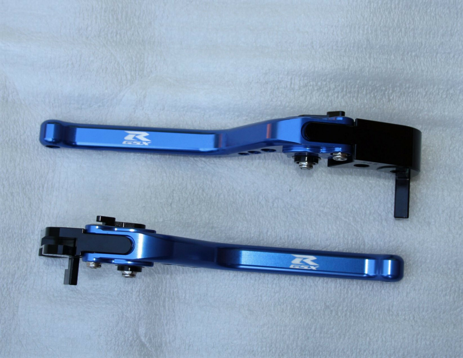 Leviers frein embrayage Suzuki GSXR 600 750 SRAD 1996-1999 anodisés en bleu gravés logo