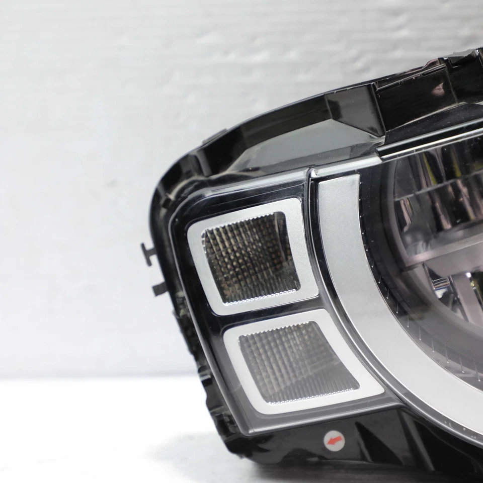Faro derecho reflector LED 2020-2025 Land Rover Defender OEM L8B2-13W029-CF Foto 3 de 4