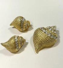KJL KENNETH J LANE Sparkling Ice Rhinestone Golden Seashell Brooch Earring Set
