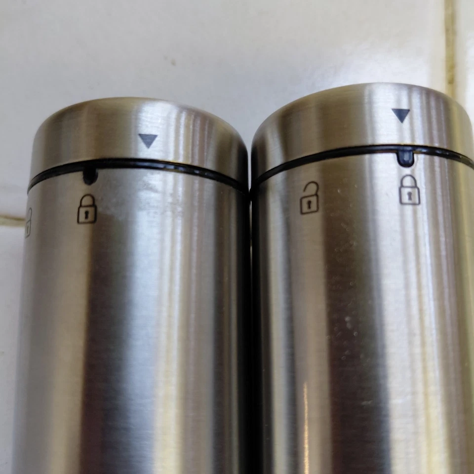 [US STOCK] Molino Eléctrico Russell Hobbs 7933JP Plateado Usado Buen Estado Foto 2 de 4