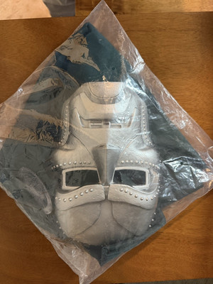 Dr. Doom s Mask and Cape Unopened/Unused with free excl poster SD Comic Con 2026