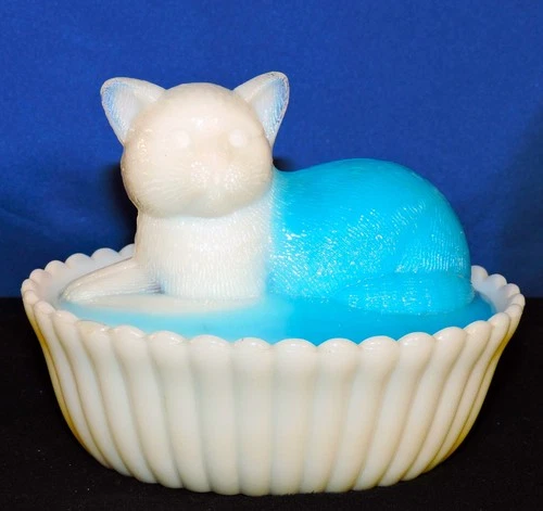 Vintage Westmoreland Cat On Nest Milk Slag Glass Light Blue White