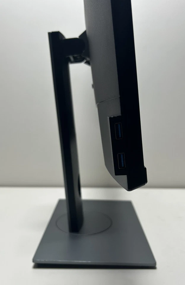 Dell P2720DC 27" Widescreen HDMI 2K QHD IPS Monitor 2560 x 1440 Grade A + Cables - Image 4 of 4