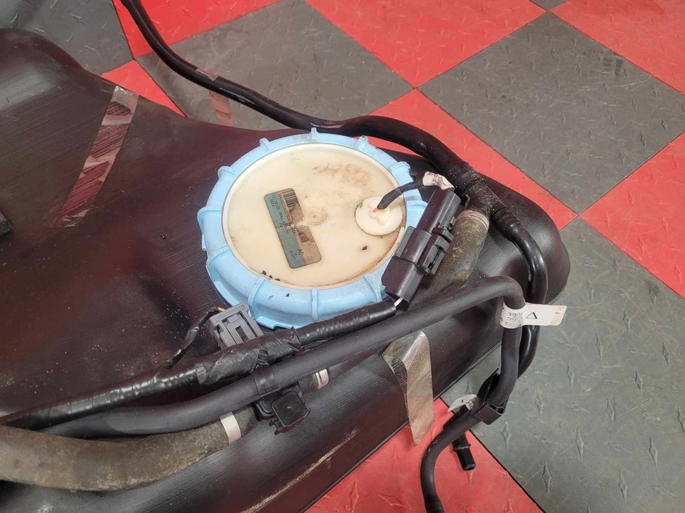 03-05 Ford Thunderbird OEM tanque de combustible gasolina con bombas Foto 4 de 4