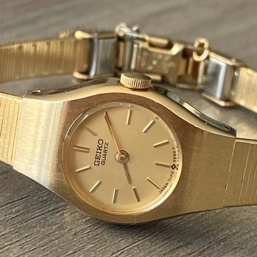 Vintage Seiko Quartz 7329-0209 Women’s Gold Tone Cocktail Watch w/Safety Chain
