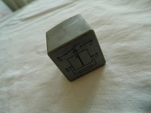 Relais No.1 Nr. 1 Motorsteuergerät VW Audi T3 Bus 1.9l 60PS DF  DG 171906383 K56