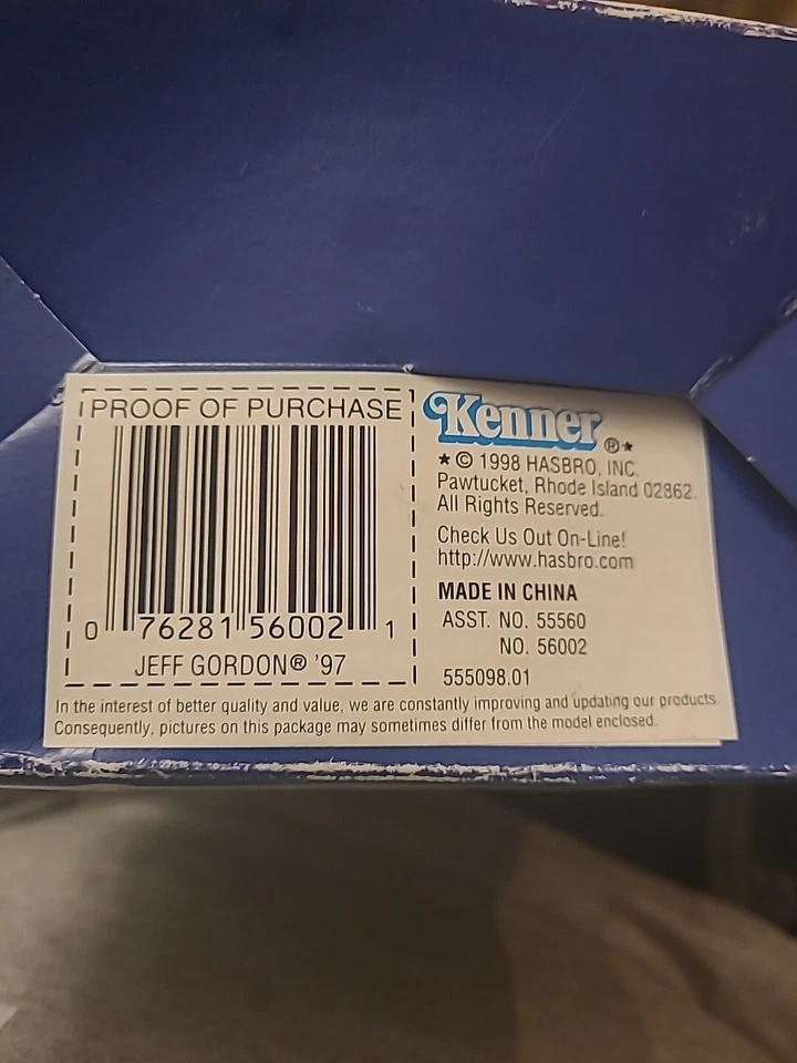 Jeff Gordon DuPont Winners Circle Championship Legacy 1997 Champion Figure Car   - Image 4 of 4