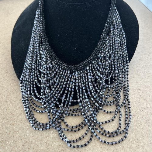 Collar babero gótico Steampunk con cuentas de semillas de vidrio negro tela de araña - Imagen 2 de 7