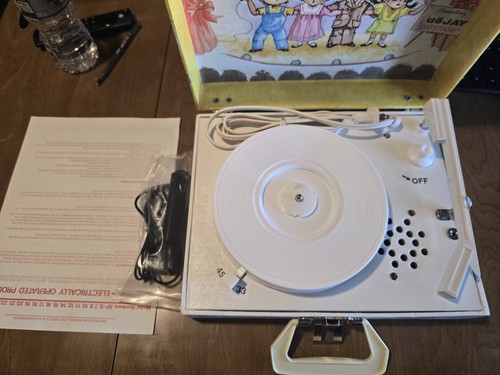 VERY RARE NEW W BOX VINTAGE DEJAY KIDS RECORD PLAYER PHONOGRAPH SP-16 NEVER USED - Picture 10 of 17