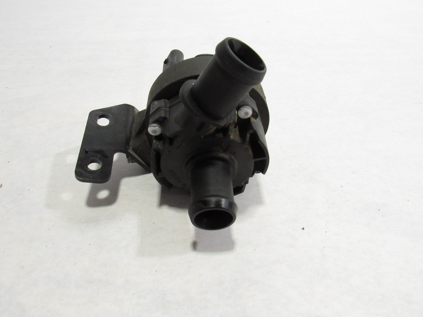 15-19 Ferrari 488 Spider 2017 Water Coolant Recirculation Pump Bracket ;@2