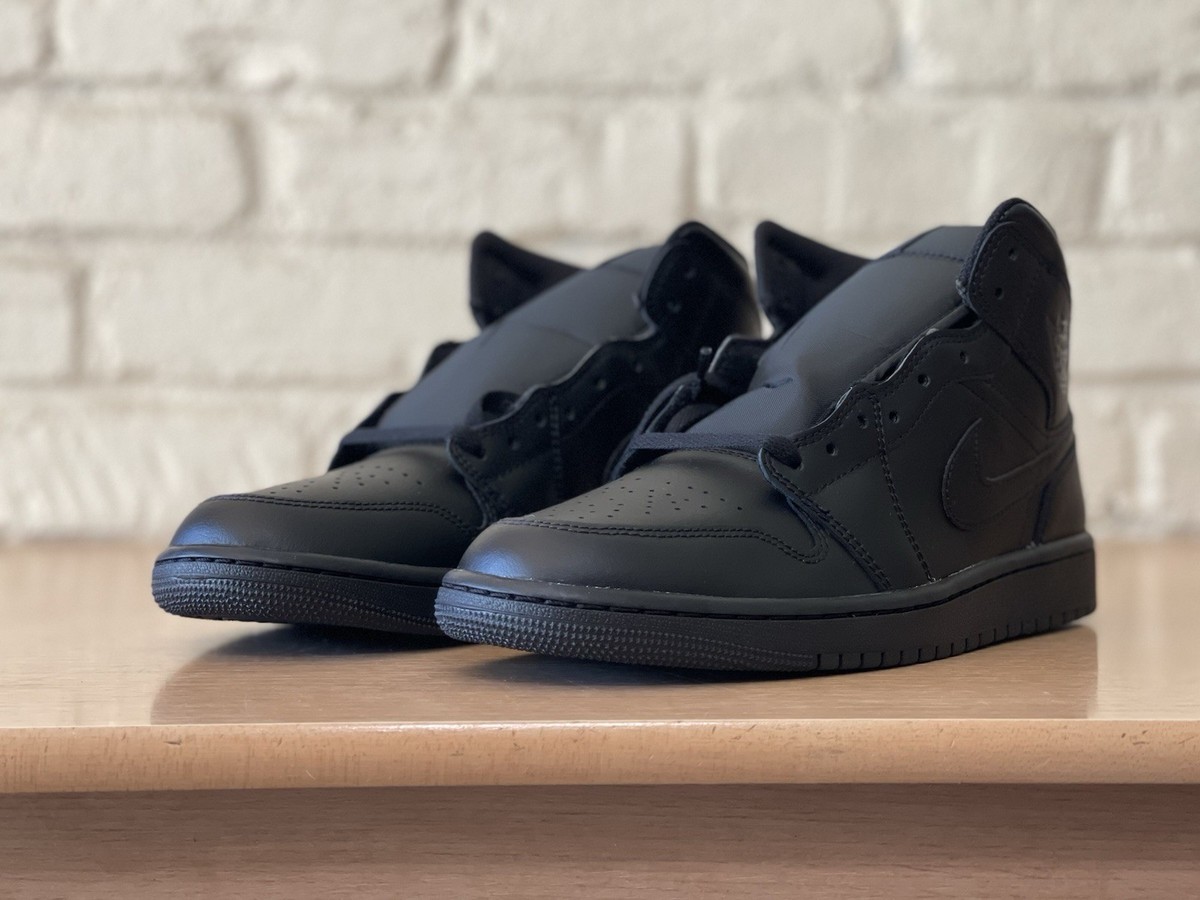 Size 10 Nike Air Jordan 1 Mid Triple Black Mens Athletic Shoes 554724-093 Nike Air Jordan 1 Mid TRIPLE BLACK 554724 093 $125 Men sizes  main image 4