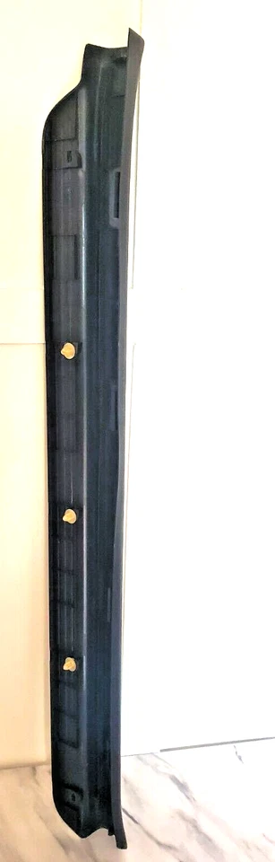 06 Cubierta de placa de alféizar lateral derecho Toyota SOLORA P/N 67913-AA040 Foto 3 de 4