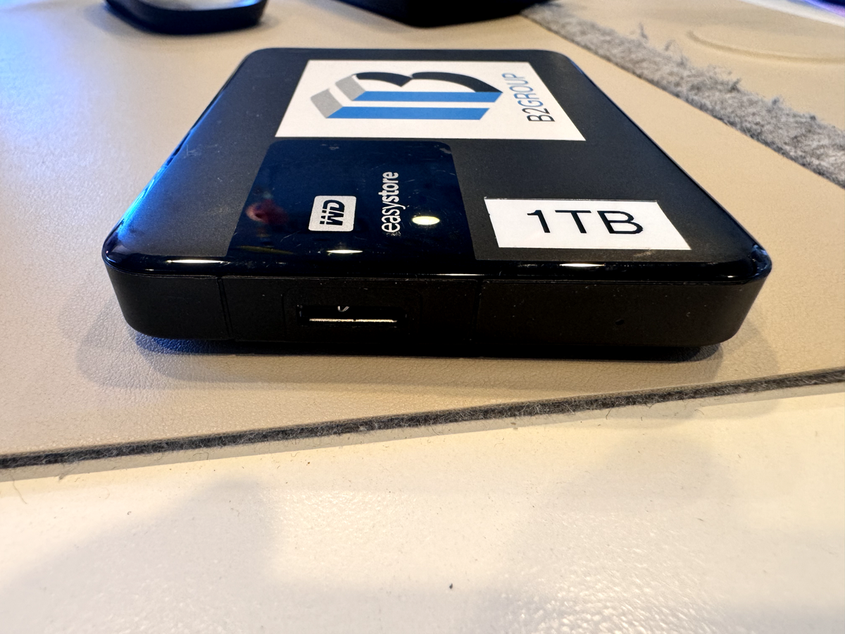 Western Digital Easystore TB,External,5400RPM, (WDBDNK0010BBK-WESN) Hard  Drive