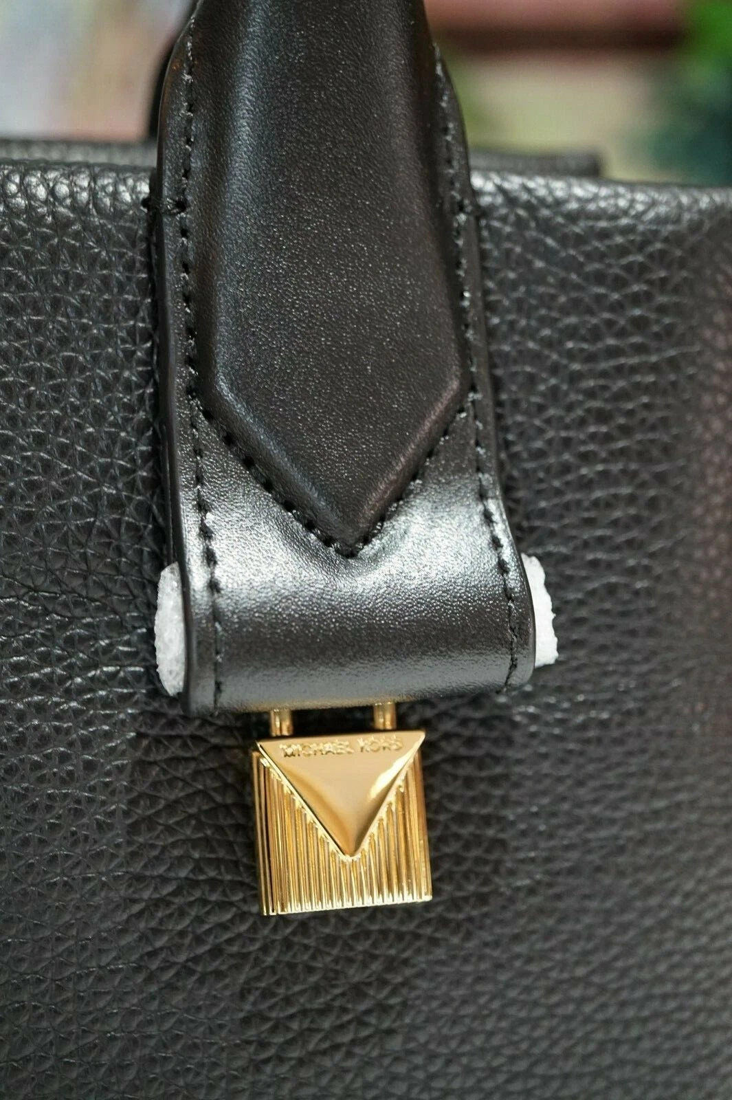 Borsa a tracolla Michael Kors Rollins Small nuova con etichette in pelle nera con ciottoli