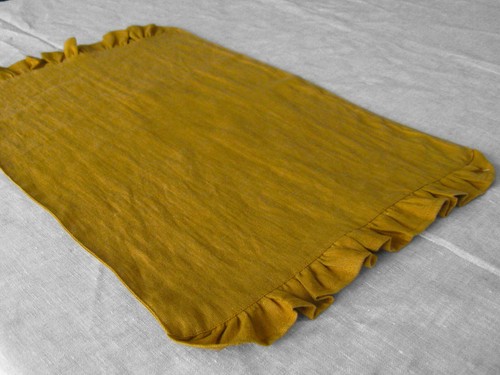 100% Linen Double layer placemats with ruffles. Stonewashed linen placemat set. - Picture 3 of 4
