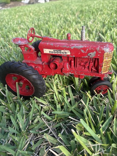 McCormick Farmall Die Cast tractor 450 toy metal vintage Eska Rare 1/16 Red Farm