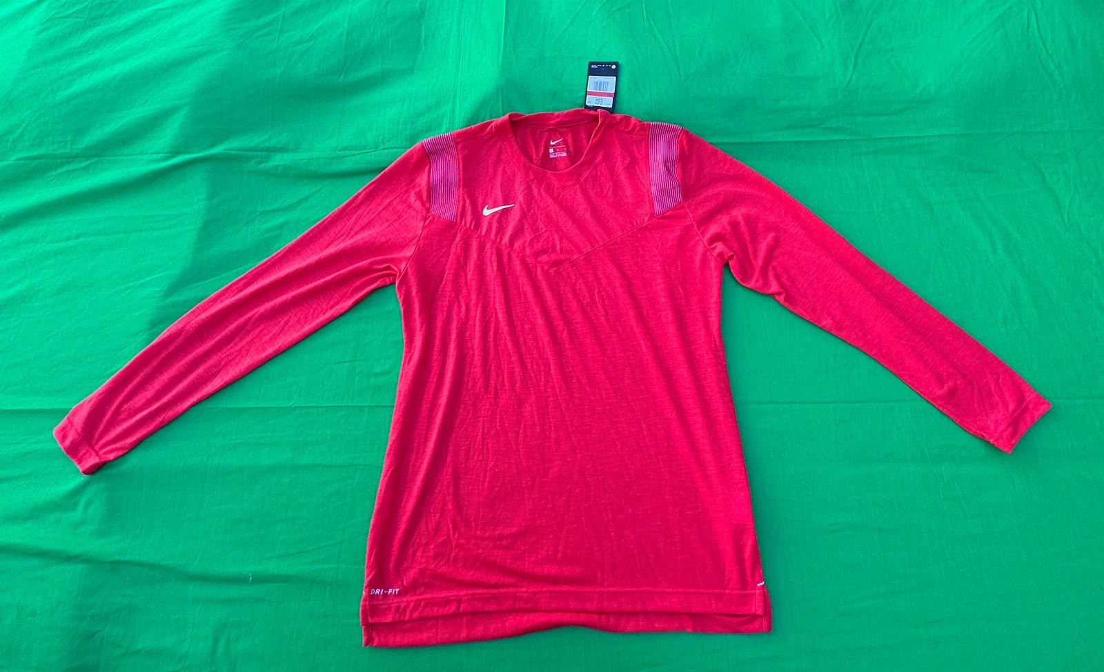 Nike Team Player CW3539-657 Men's Long Sleeve Training Top Size L.
Opens in a new window or tab