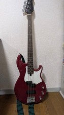 Bajo eléctrico Yamaha BB234 rojo frambuesa ancho PJ de 4 cuerdas casi sin tocar