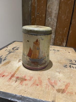 Vintage Deko Blechdose mit Segelboot Design Aufbewahrung Süßigkeiten Tee Kekse