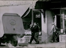 LG830 1964 Foto Original MINNEAPOLIS RECOLECTORES DE BASURA Hombres de Basura Barra de Deja