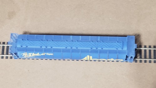 Intermountain HO Alberta (ALPX) CP 59' Cylindrical Grain Hopper Car - Weathered - Picture 14 of 15