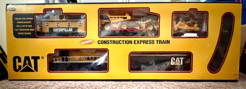Caterpillar CAT Construction Express Toy Train Set 5 Cars 14'+ of Track - 2007