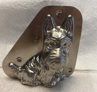 VINTAGE CHOCOLATE MOLD SITTING SCOTTIE DOG #15556
