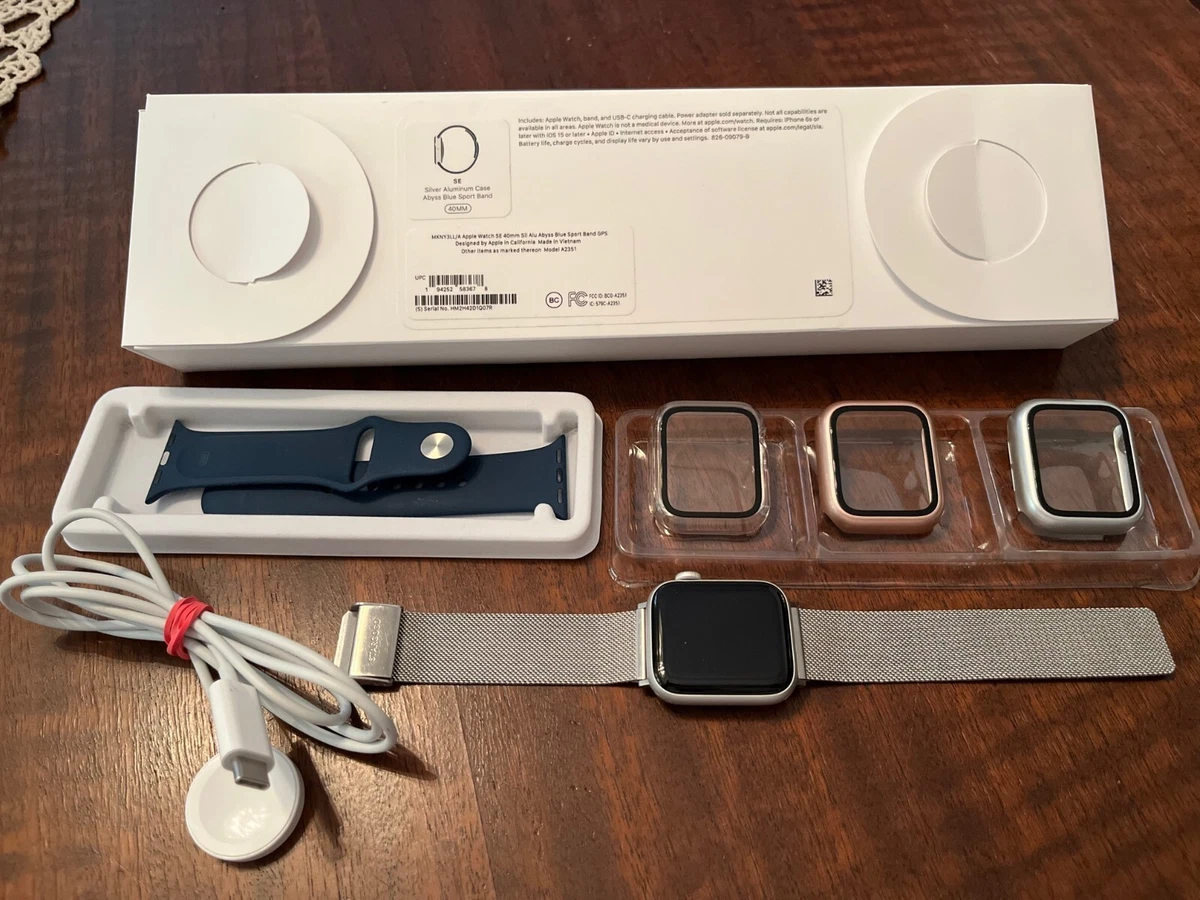 Apple Watch SE (Gen 1) 40mm Silver Aluminum Case with Lots of