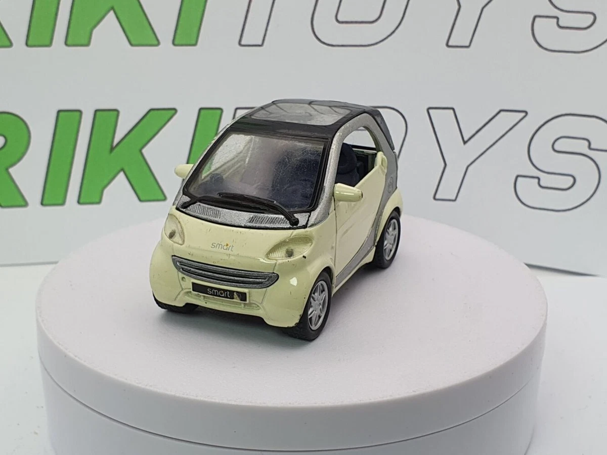 SMART City Coupé Rouge échelle 1/18 fabri MAISTO voiture