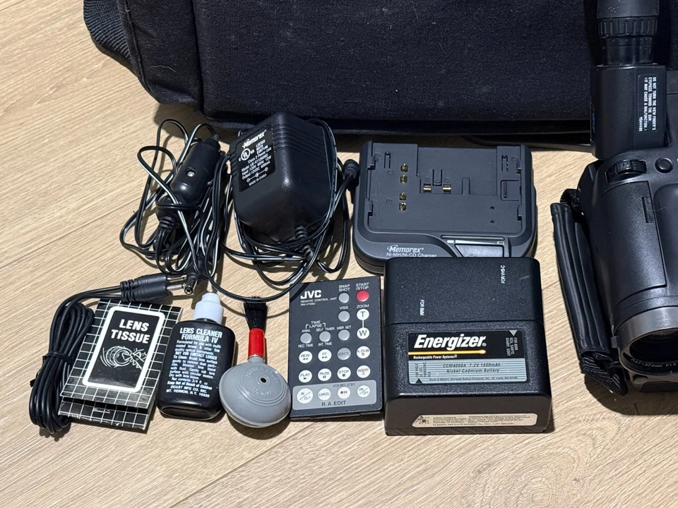 JVC GR-AX1010U Compact VHS Camcorder w/ Battery Tested Working Vintage Retro - Image 2 of 4