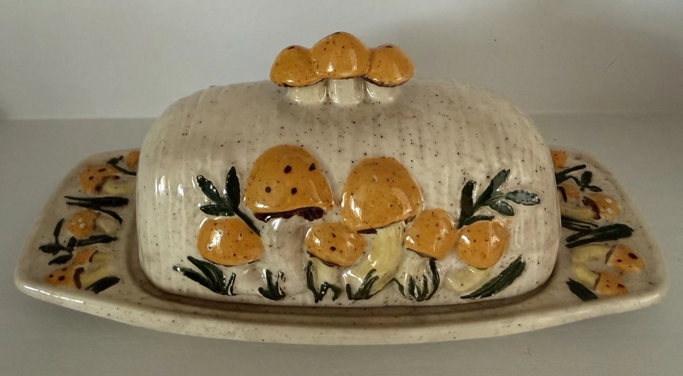 VINTAGE 1970’s ARNELS Ceramic Woodland Mushroom Butter Dish 9"x3.75"