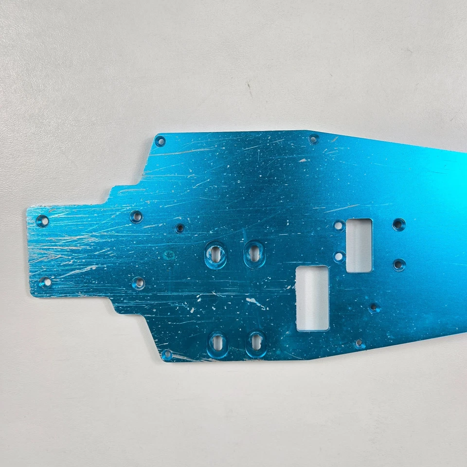 Chasis principal Hong Nor C-4 Ultra GT 1:8 de colección azul OFNA usado usado en excelente estado Foto 3 de 4