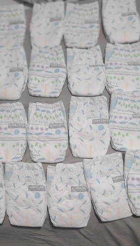 Kirkland Signature Disposable Baby Diapers, Size 1 8-14lbs, 52 Count - Picture 7 of 10