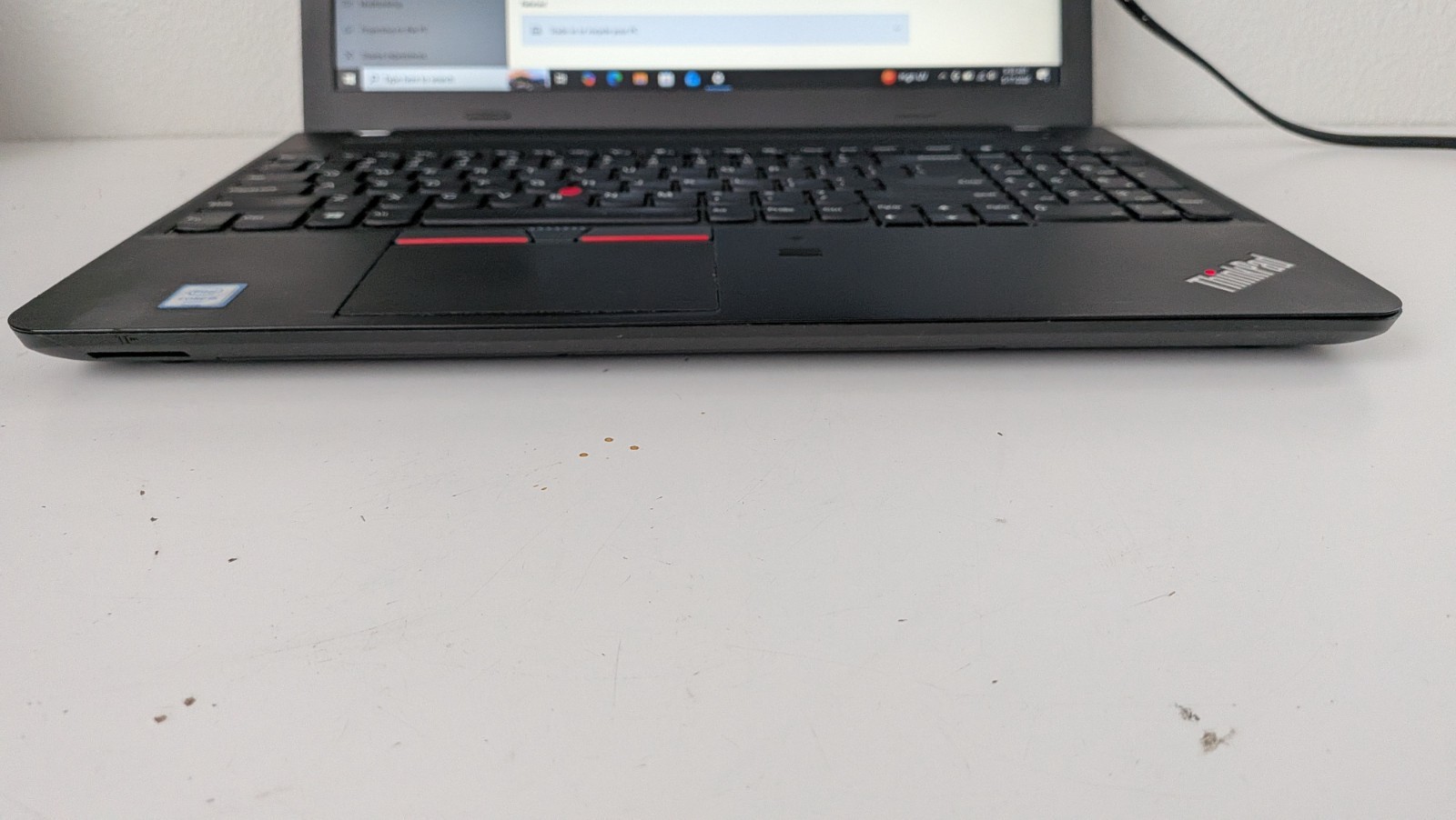 Lenovo ThinkPad E560, 15.6-Inch Laptop, with Intel Core i5-6200U, 500 GB HDD (Hard Disk Drive), Windows 10 Pro