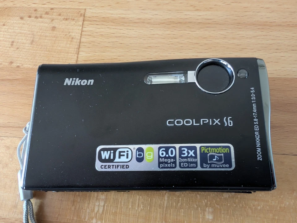 Nikon Coolpix S6 Kompaktkamera