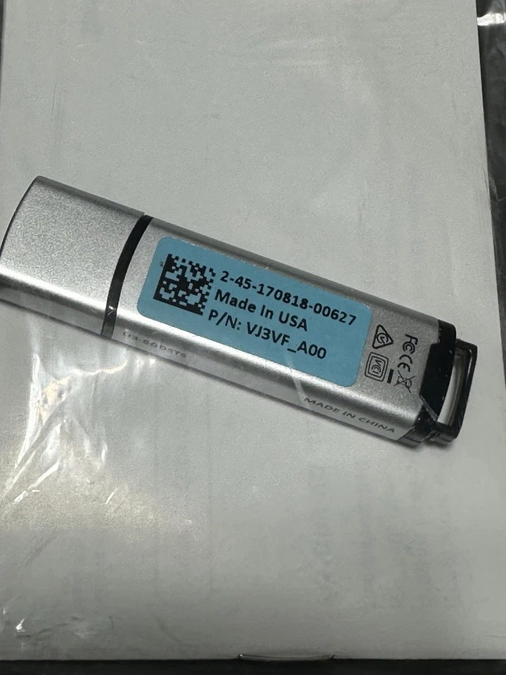 Dell Mentor Media Windows 10 Recovery Media USB Part VJ3VF_A00 - Silver 8GB - Image 3 of 4