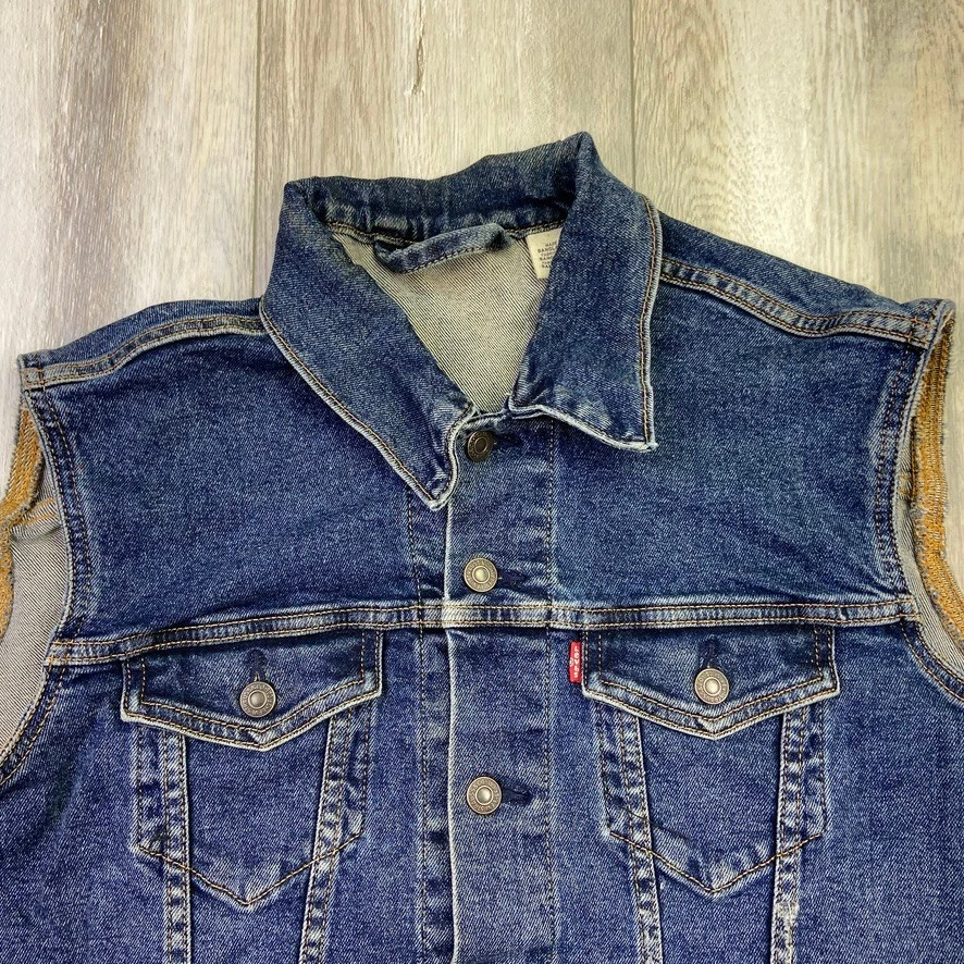 Levis Vest Mens Medium Blue Denim Trucker Biker Moto Button Up Greaser Men * - Image 2 of 4