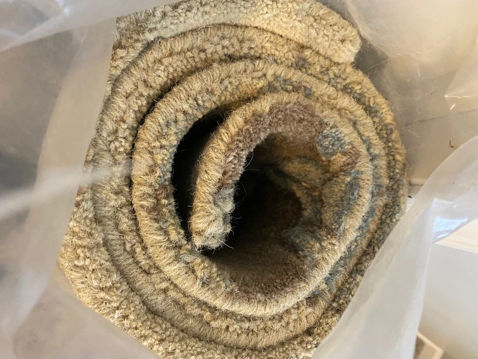 Wool Rug - 5'3" x 3'3" - Beautiful Floral Pattern - NIP - Image 4 of 4