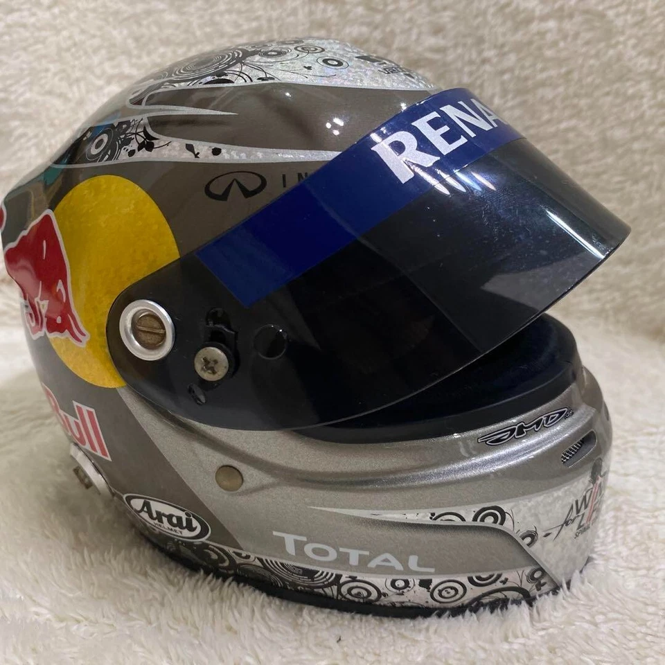 Sebastian Vettel 1/2 Scale Helmet 2010 Red Bull Abu Dhabi F1 Japan GP Purchase - Image 3 of 4