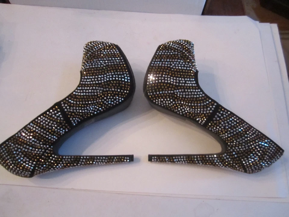 BRECKELLE'S BLACK CRYSTAL STILETTO'S SHOES - IN THE BOX -GOLD/SILVER CRYSTALS - Imagem 3 de 4