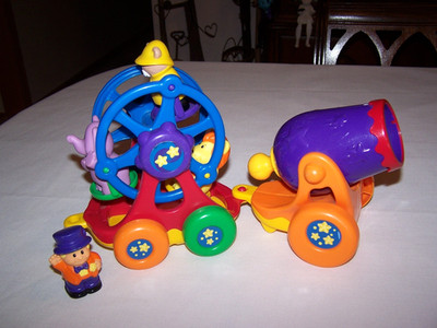 Vintage Shelcore Ferris Wheel, Circus Cannon, Ring Master, And 3 Animals 2002