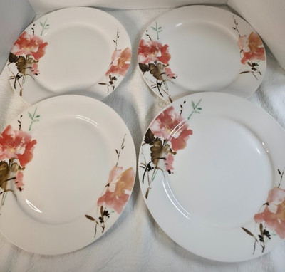 Oneida Amore 4 Dinner Plates 10.5'' White Porcelain Pink Floral
