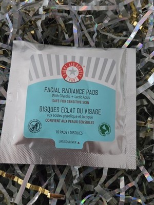   First Aid Beauty - Facial Radiance Pads (10 Stück)  Du wünschst dir einen...